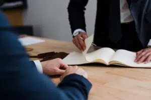 الزام به تنظیم سند